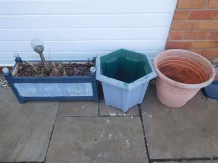 Photo of free Planter and 3 plant pots (Penrhyn Bay LL30) #1