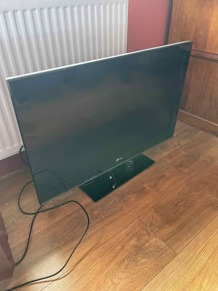 Photo of free 32”TV & stand/table (West Hoathly) #2