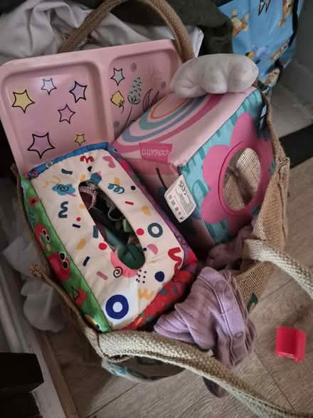 Photo of free Bag of children's items (LE77AD) #1