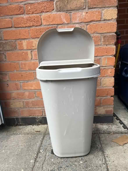 Photo of free Plastic bin (Leicester LE3) #1