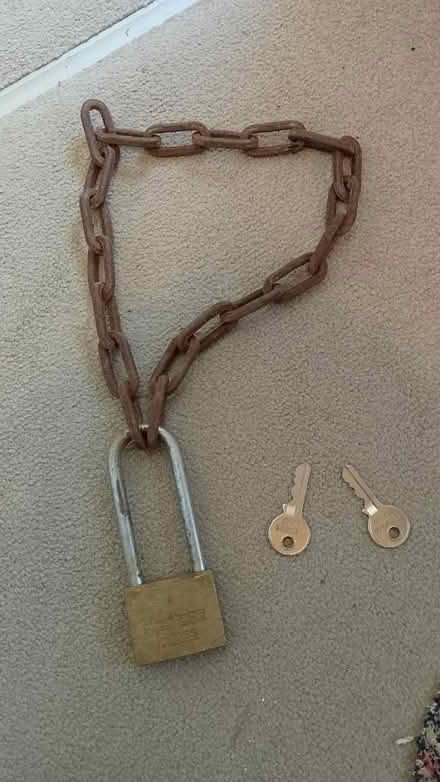 Photo of free Chain and padlock with 2 keys (mitchams corner CB4) #1