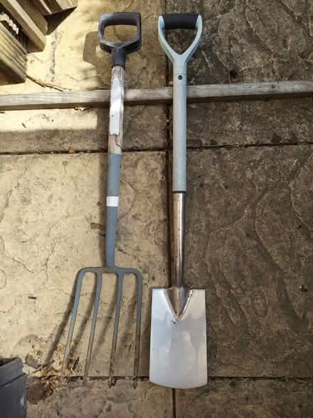 Photo of free Garden fork and spade (Carterton OX18) #1