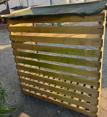 Photo of free Wooden Log Store & Pallet (Eastbourne BN23) #3