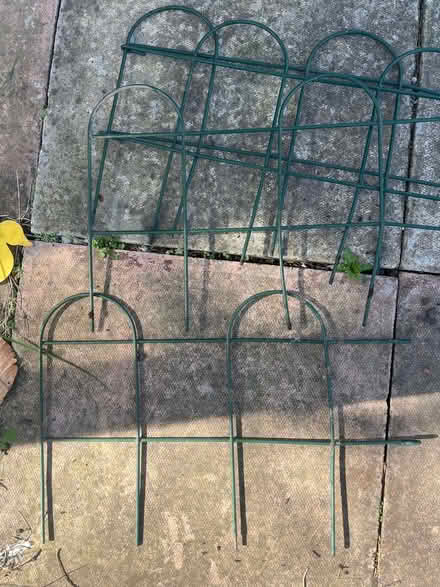 Photo of free plastic coated wire garden edging. (Ballumbie DD4) #1