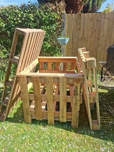 Photo of free Wooden Crate and 2 wooden Pallets (CH60) #1