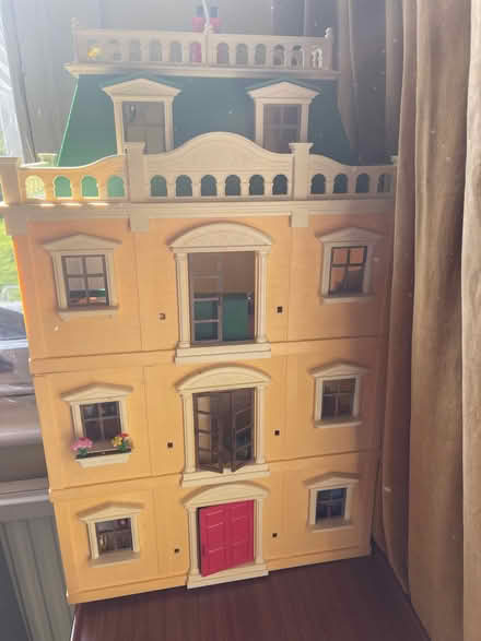 Photo of free Dolls House and Stuffed dog (Castle MK40) #2