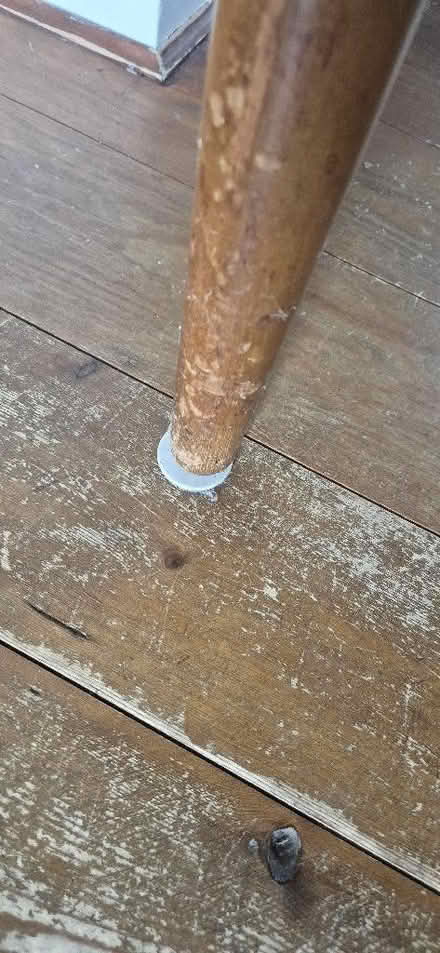 Photo of free Extending dining table and chairs (Maidenhead SL6) #4