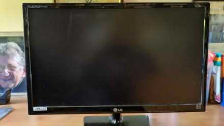 Photo of free LG 24 inch monitor with flicker (Freehold LA1) #1
