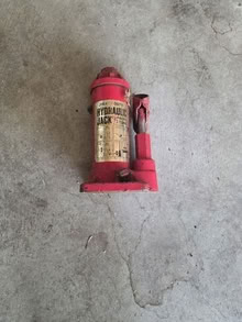 Photo of free hydraulic jack #1