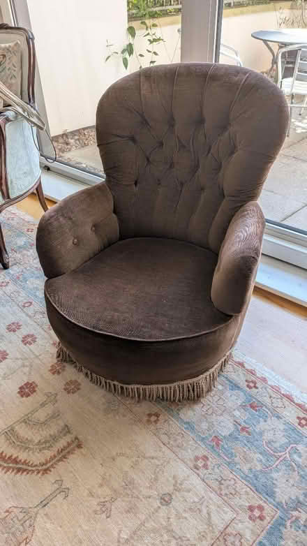 Photo of free iron backed chair (Brentford) #1