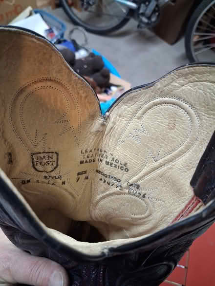 Photo of free Size 9 Dan Post (tramway/4 hills road) #1