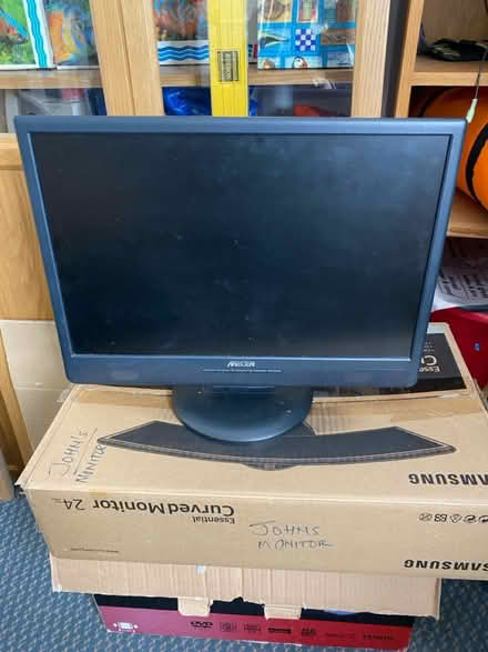 Photo of free 22inch monitor (Dorking Town Centre RH4) #1