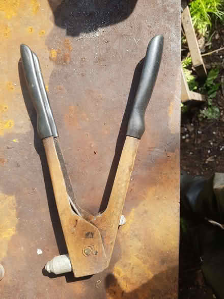 Photo of free hand rivet gun (Bear Flat BA2) #1
