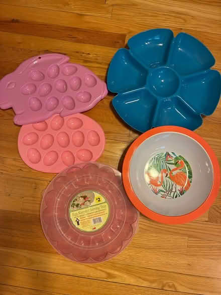 Photo of free Various serving trays and bowl (Saugerties) #1