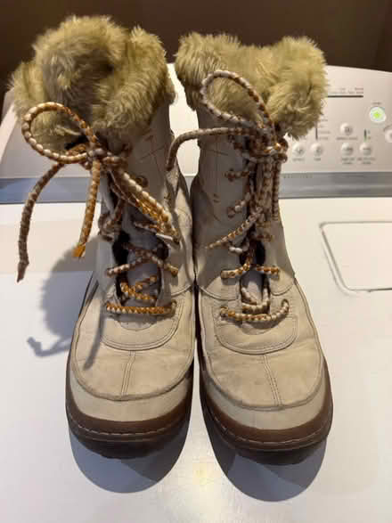 Photo of free Merrell winter boots (Erin Mills&QEW) #1
