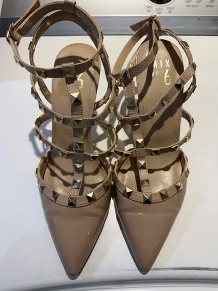 Photo of free Nude stiletto pumps (Erin Mills&QEW) #1