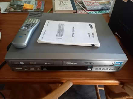 Photo of free DVD and VHS player (SE9) #1