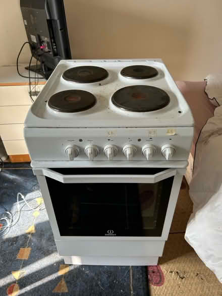 Photo of free Electric cooker needs quick clean (Brixham) #1