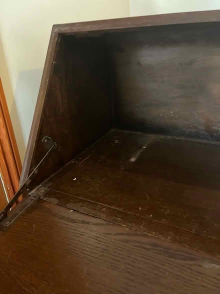 Photo of free Old bureau (TN24) #3