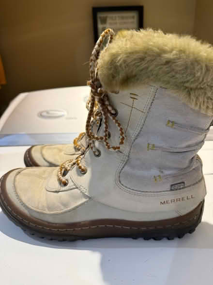 Photo of free Merrell winter boots (Erin Mills&QEW) #2