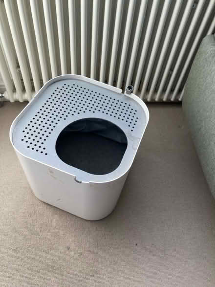 Photo of free Modkat top entry litter box (Finsbury Park (N4)) #1