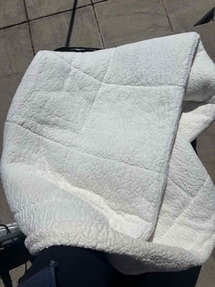 Photo of free large sheepskin style duvet / blanket (Brierlow Bar SK17) #1