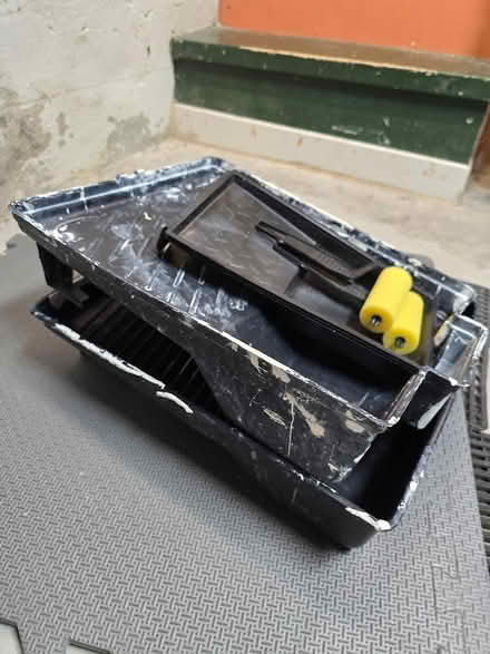 Photo of free paint trays (Vanier north) #1