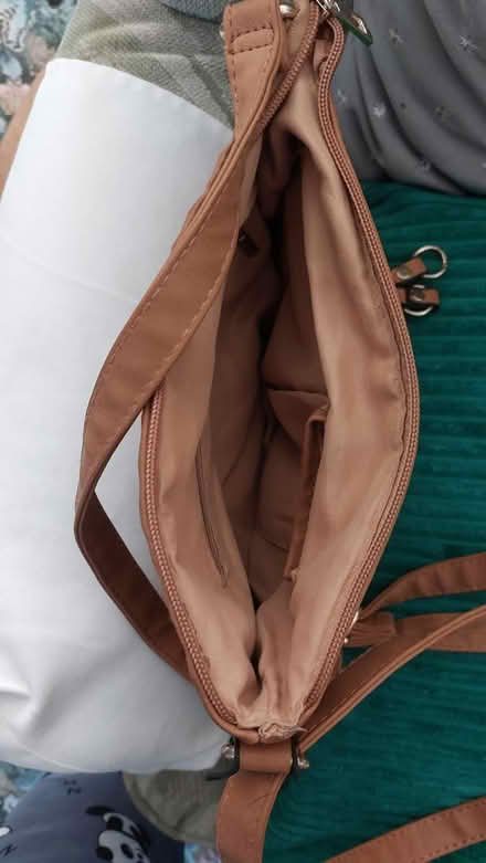 Photo of free medium sized Handbag (dorset BH12) #3