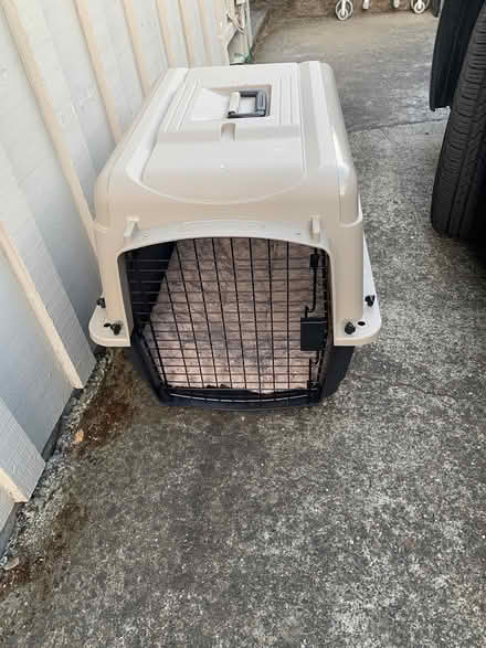 Photo of free Medium dog crate/carrier (San Anselmo near Andronico’s) #1