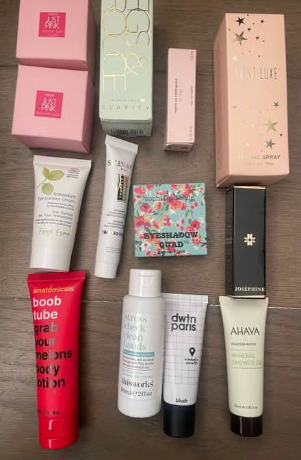 Photo of free Women’s make-up, perfume bundle (Wandsworth SW18) #4