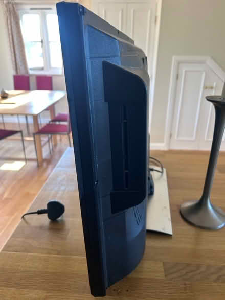 Photo of free Toshiba 32 inch tv and dvd player (RH5 Forest Green) #2