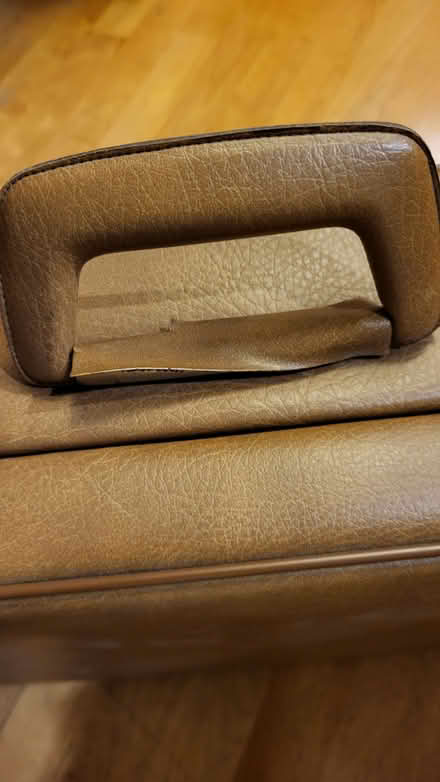 Photo of free Vintage beauty case (Canonbury N1) #4