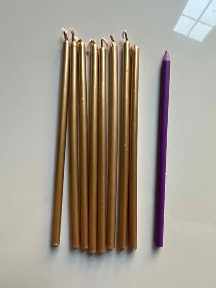 Photo of free X8 gold slim candles (CO4 9 Colchester) #1