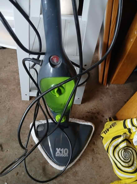 Photo of free Electric floor steamer (Lea Cross SY5) #1