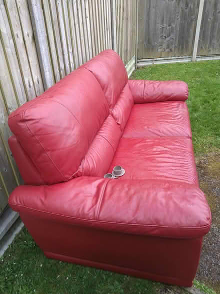 Photo of free Red sofa (Welwyn Garden City) #2