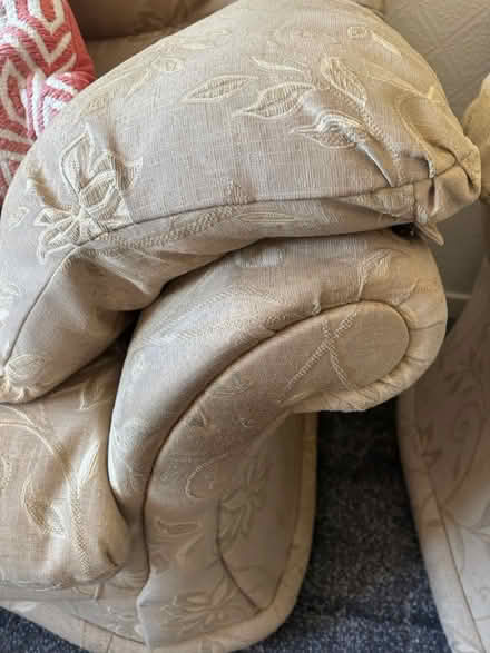 Photo of free Sofa and 2 chairs (Matlock DE4) #4