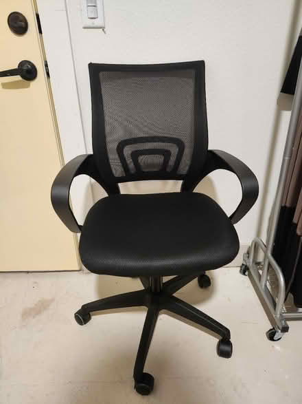 Photo of free Desk chair (76102) #1