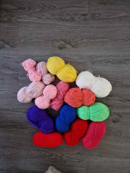 Photo of free Mixed bundle of yarn (TW14) #1
