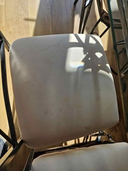 Photo of free Glass Dining Table + 6 chairs (Layer-de-la-Haye CO2) #4