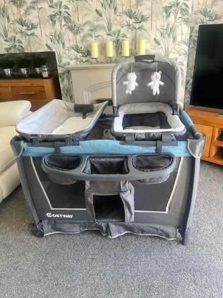 Photo of free Travel cot and bassinet (ME8) #1