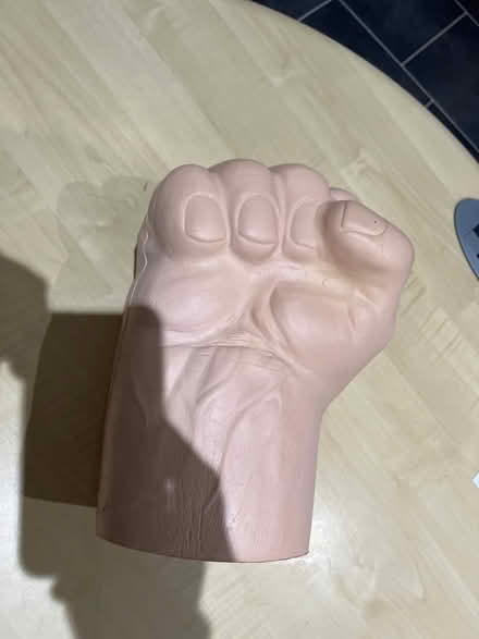 Photo of free novelty big hand drink holder (Gorgie EH11) #3