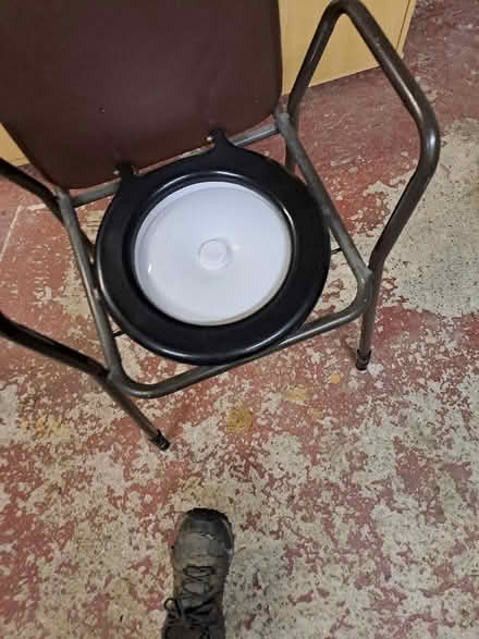 Photo of free commode chair. (Countesthorpe LE8) #2