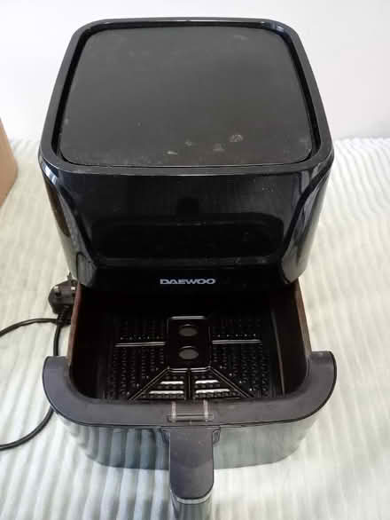 Photo of free Spares or repairs Air fryer (Cheslyn Hay WS6) #1