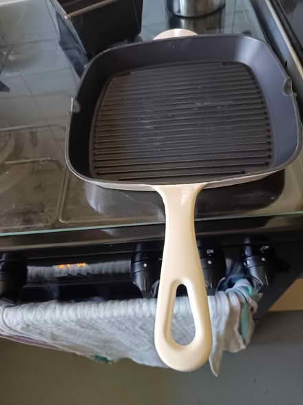 Photo of free Cast iron skillet (St Nicholas SG1) #1