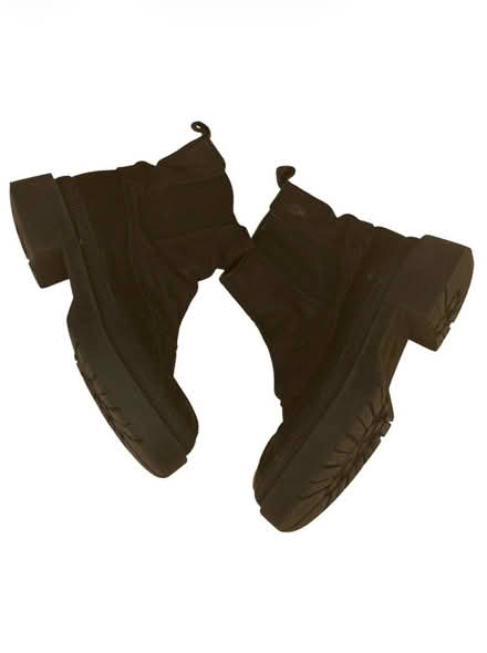 Photo of free Universal Threads Woman’s Boots (Brooklyn Storage) #1