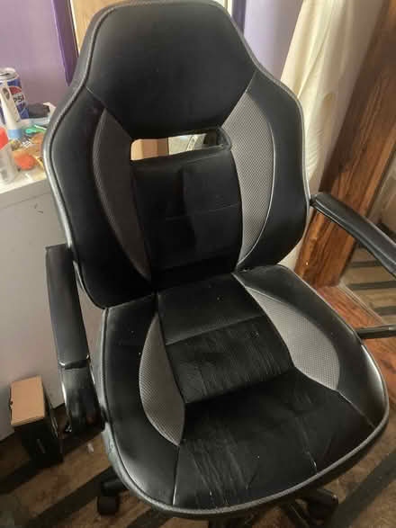 Photo of free Gamers chair (Hayes UB3) #1