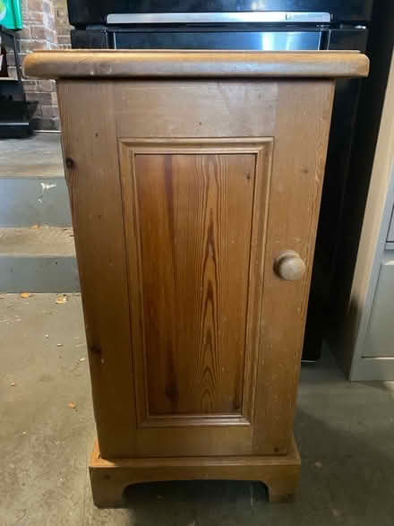 Photo of free Small pine bedside/side table (Jordanhill G14) #1