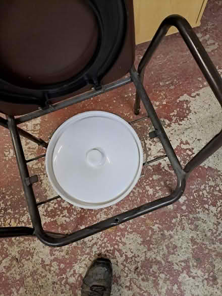 Photo of free commode chair. (Countesthorpe LE8) #3