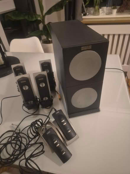 Photo of free X2 Computer speakers & sub woofer (Wood Green, N22) #4