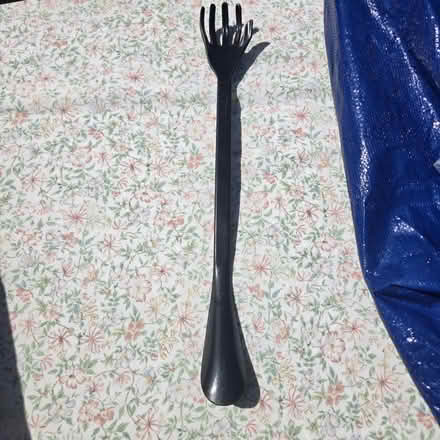 Photo of free Back scratcher and shoe horn (Mitcham SW19) #1